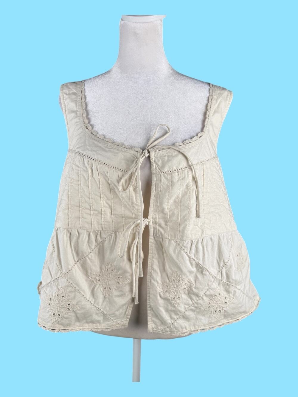 American Eagle XL Tie Front Sleeveless Blouse Eyelet Lace Pleated Cream Cotton